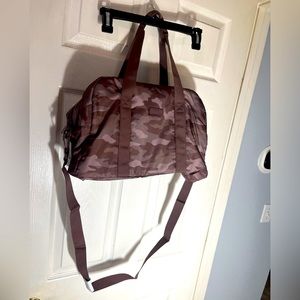 NEW! VICTORIA’S SECRET PINK CAMO duffel bag carryon trendy country cute